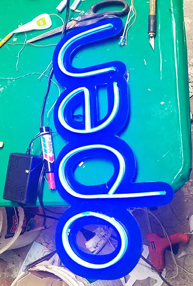 texto-open-en-neon-flex open en neon flex